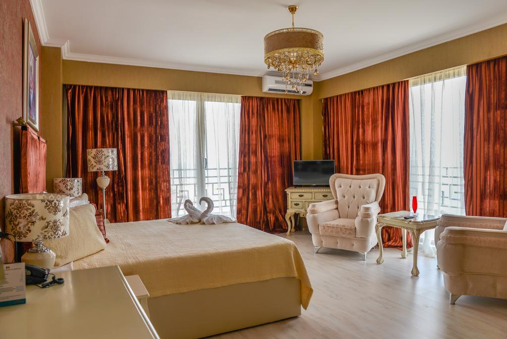 Luxuriöse Suite mit Terrasse und Panorama-Meerblick